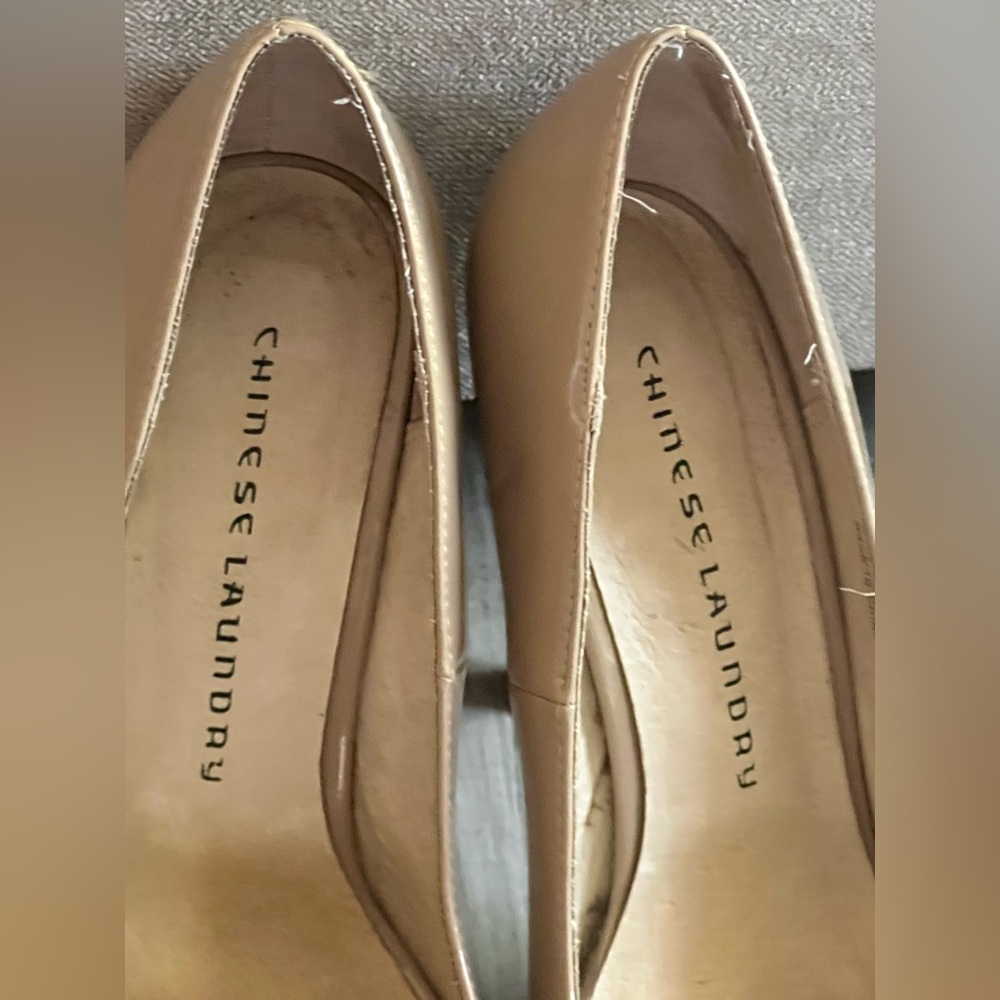 Chinese Laundry Platform Pump Heels - Picture 3 of 7